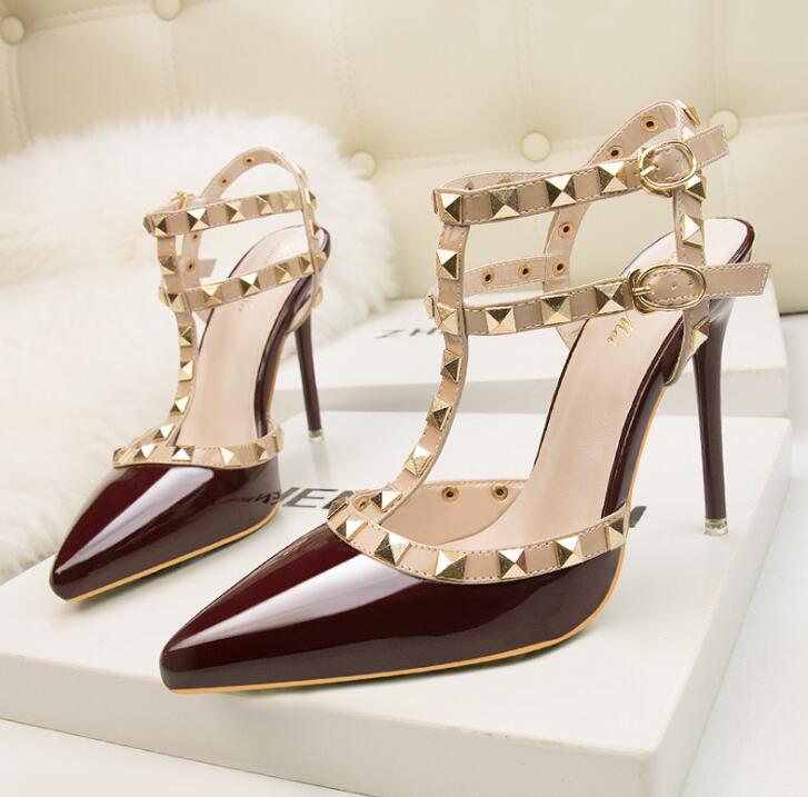 Two-Tone Pumps With Metallic Rivet